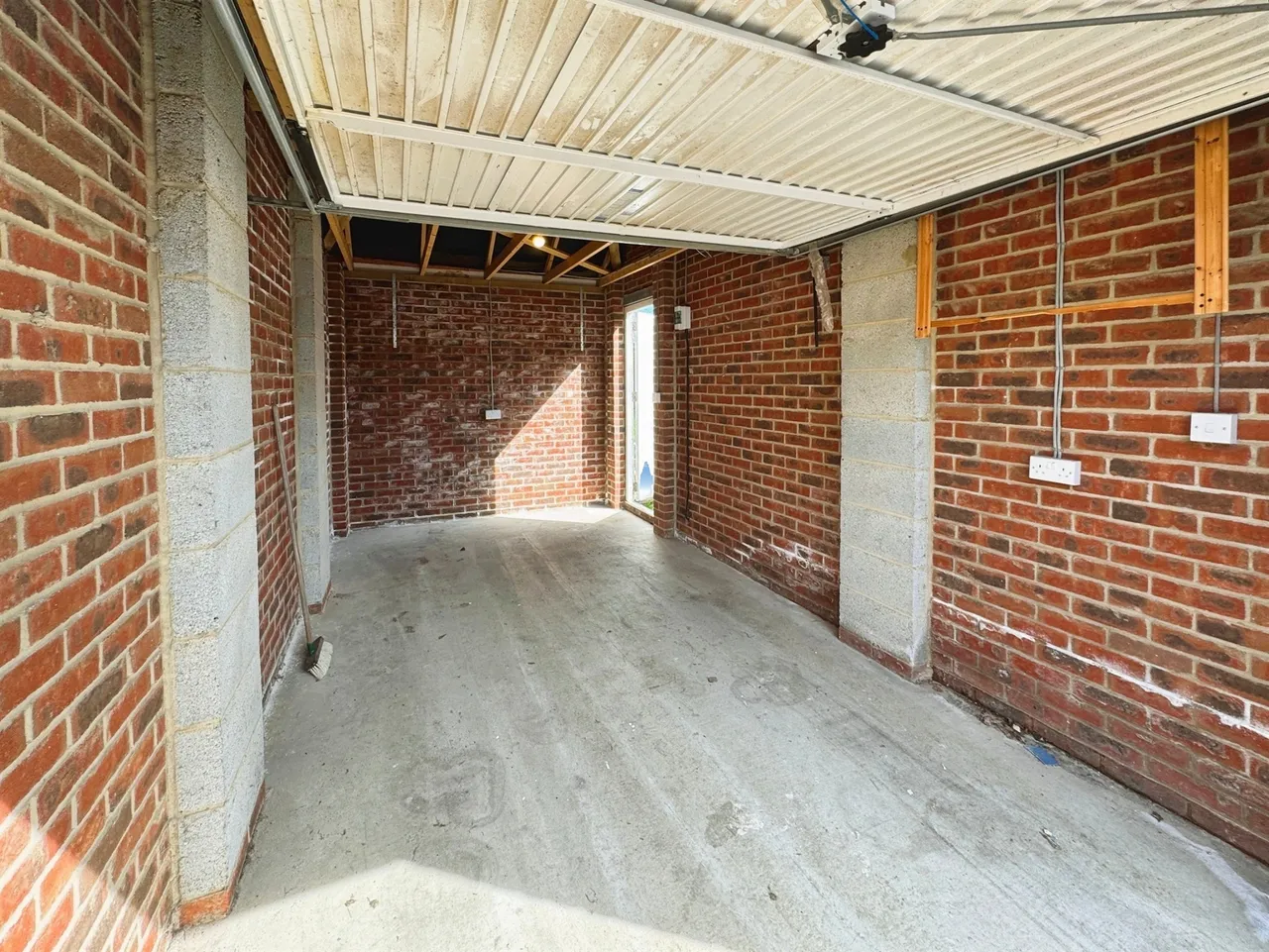 Newport Road, MK10, photo 18