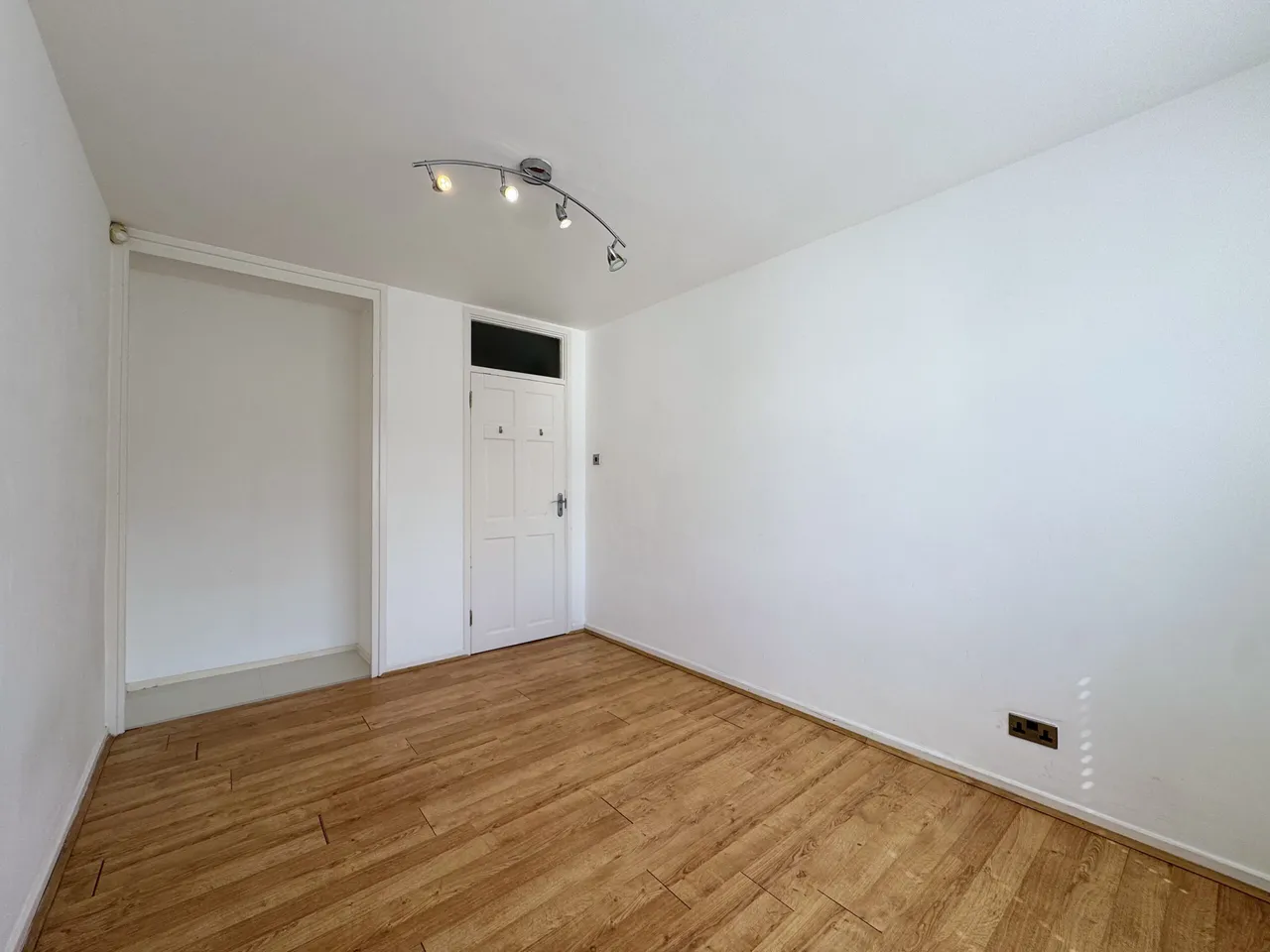 Stratton Close, Edgware, HA8, photo 10