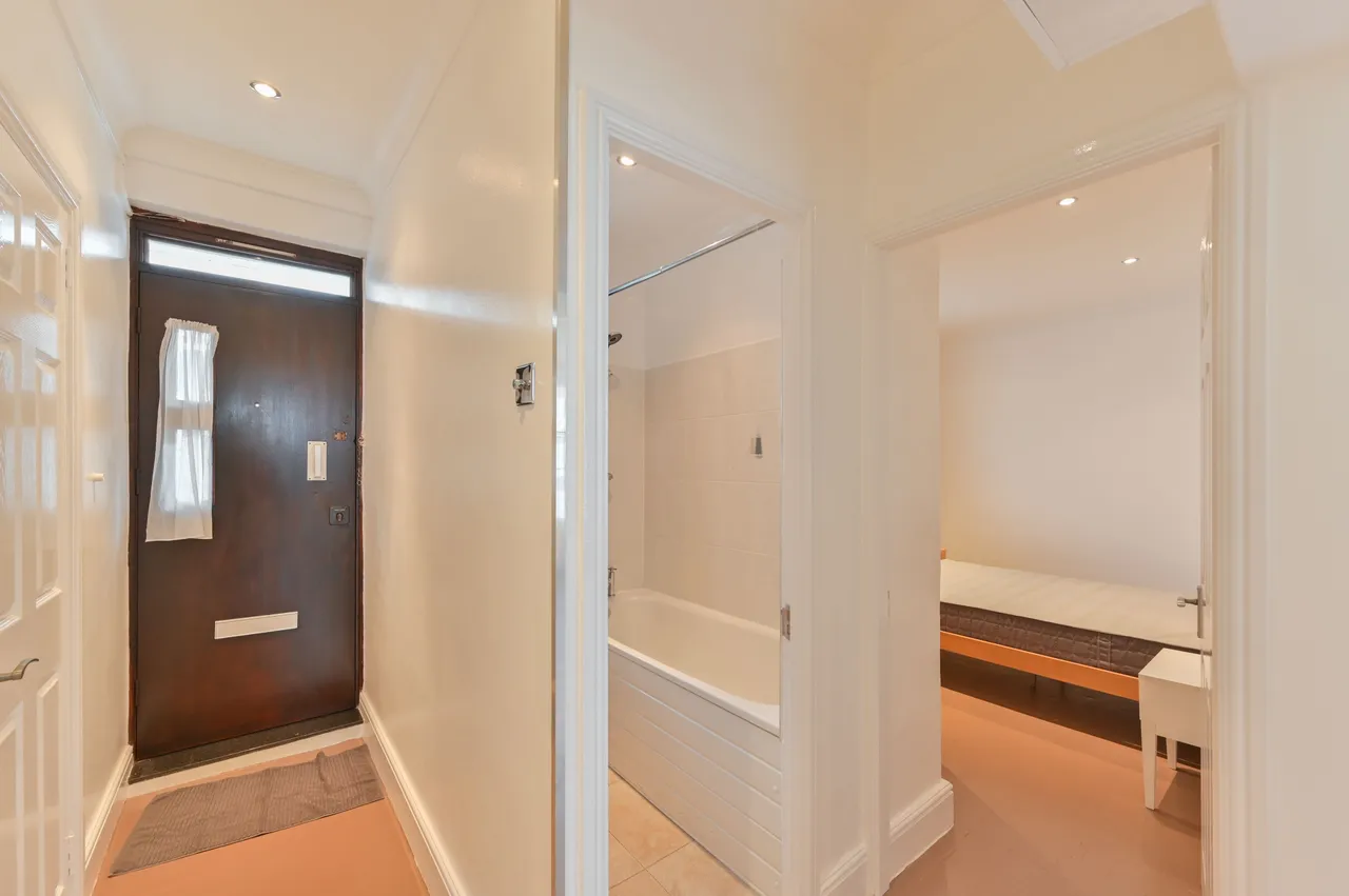 10 Pulham House, Dorset Road, London, photo 12
