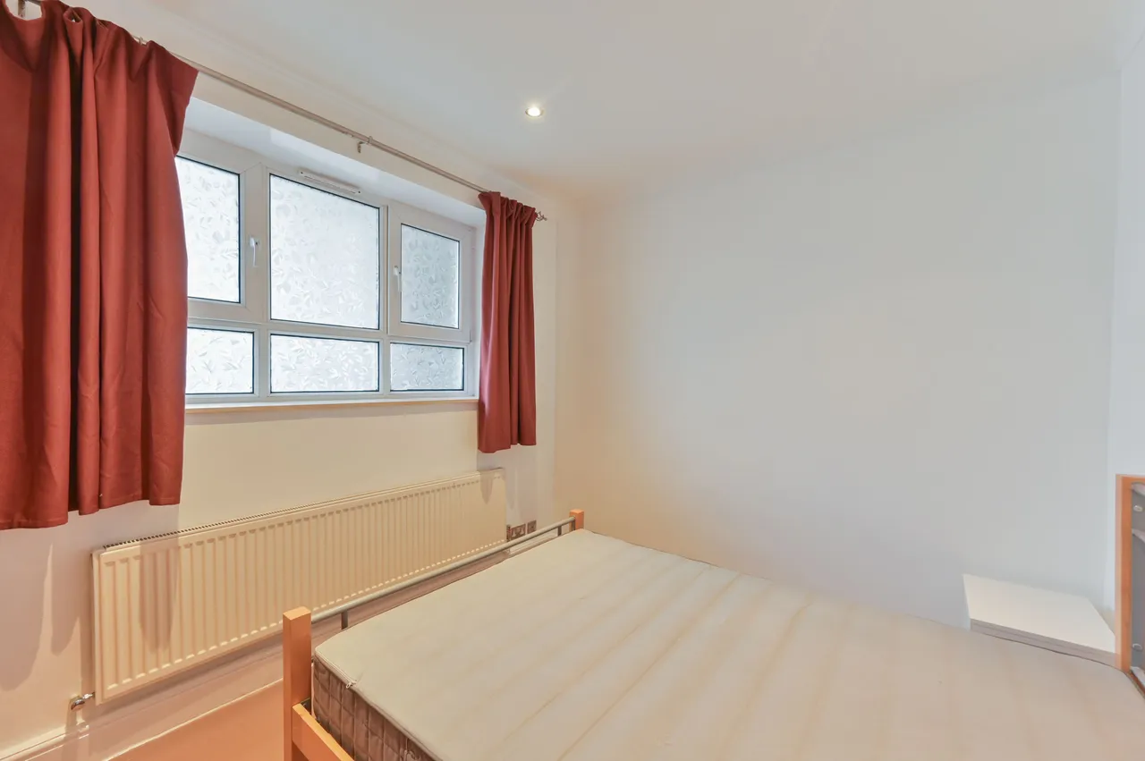 10 Pulham House, Dorset Road, London, photo 3