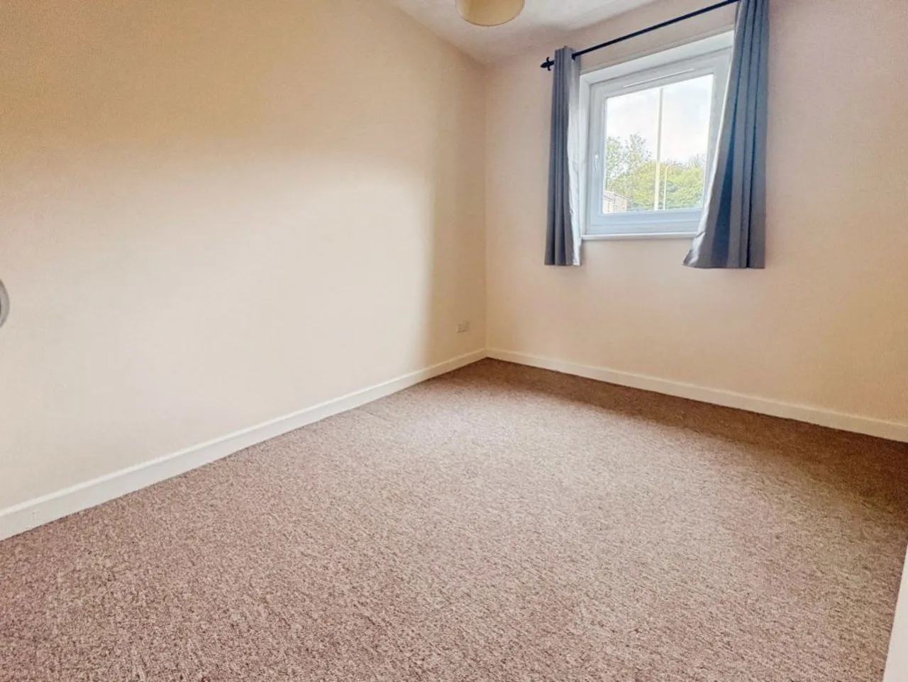 Park View, Llanharan, CF72, photo 8