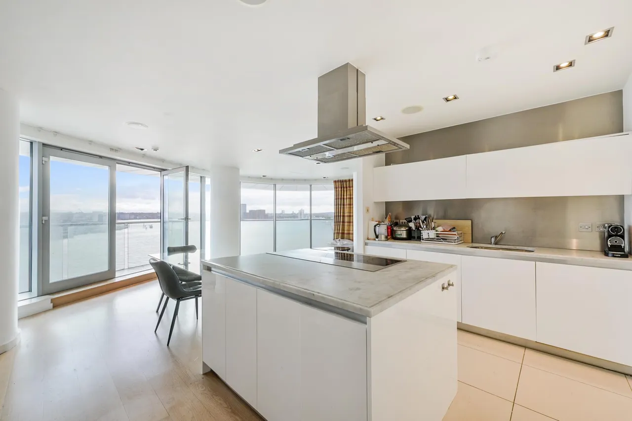 Fairmont Avenue, E14, photo 2
