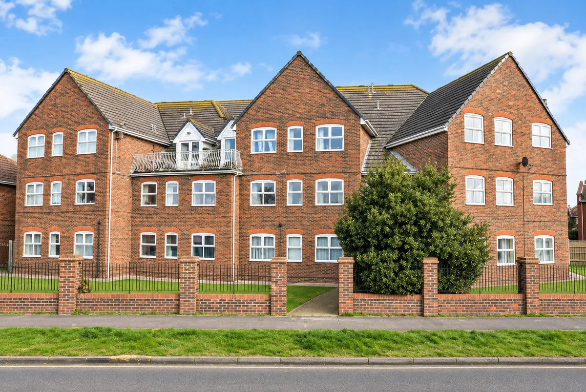 2 bed flat for sale, Western Esplanade, Canvey Island, SS8