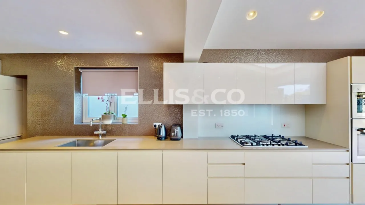 Oaklands Avenue, Watford, WD19, photo 16