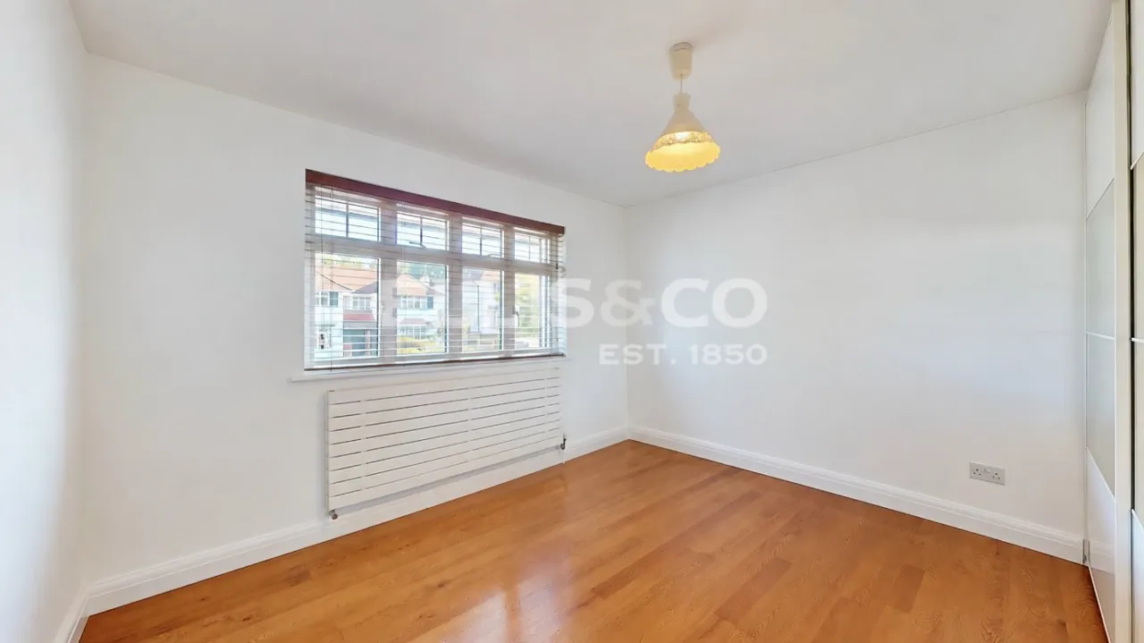Oaklands Avenue, Watford, WD19, photo 8
