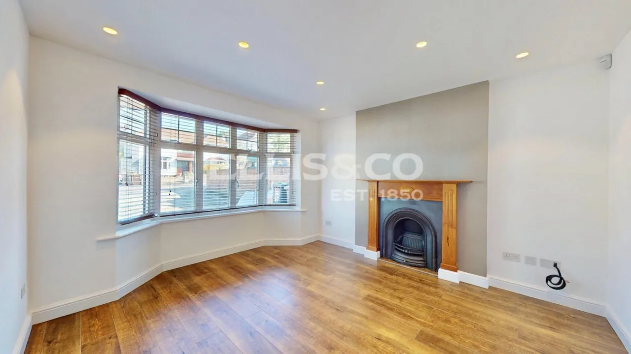 Oaklands Avenue, Watford, WD19, photo 11
