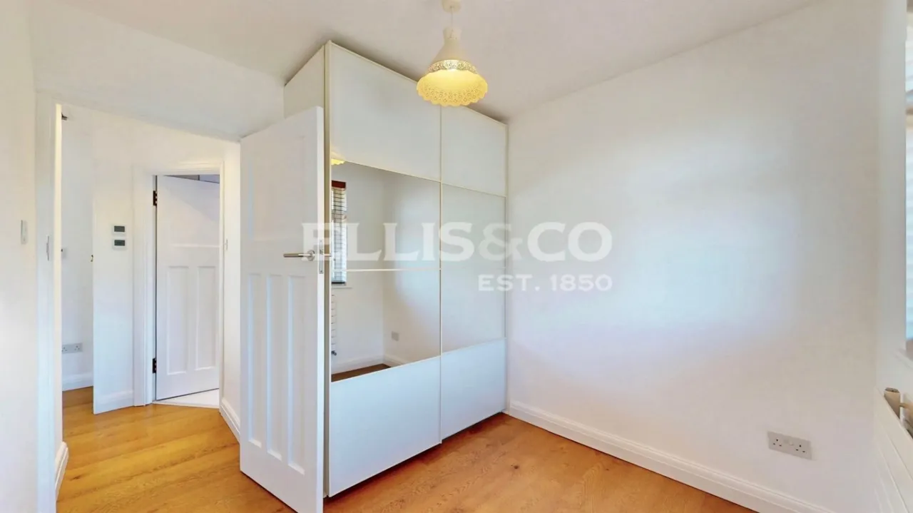 Oaklands Avenue, Watford, WD19, photo 9