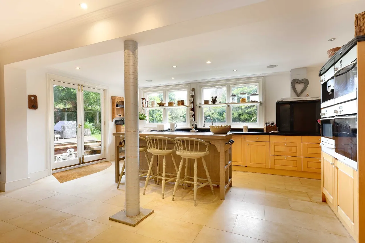 Aylesbury End, Beaconsfield, HP9, photo 8