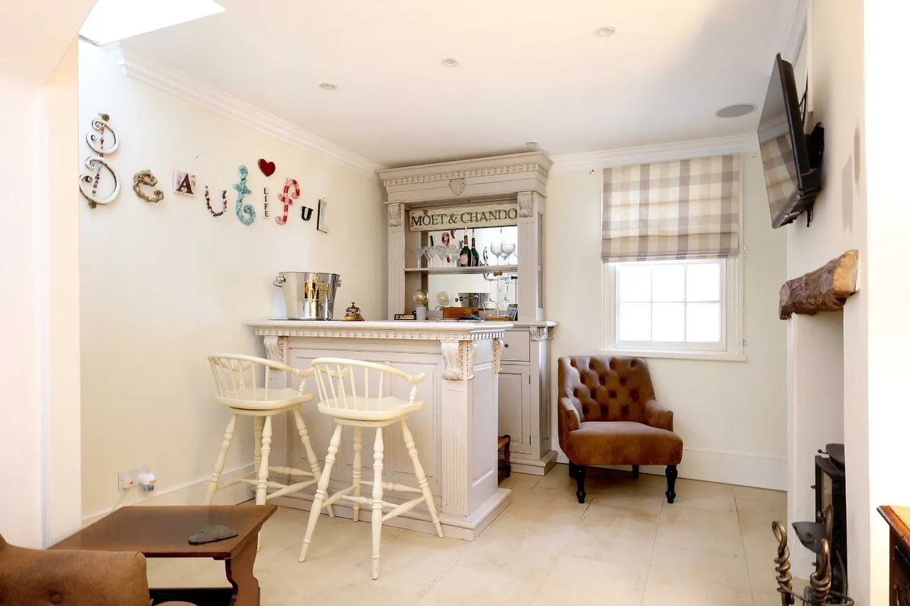 Aylesbury End, Beaconsfield, HP9, photo 10