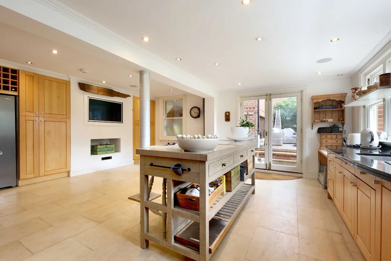 Aylesbury End, Beaconsfield, HP9, photo 7