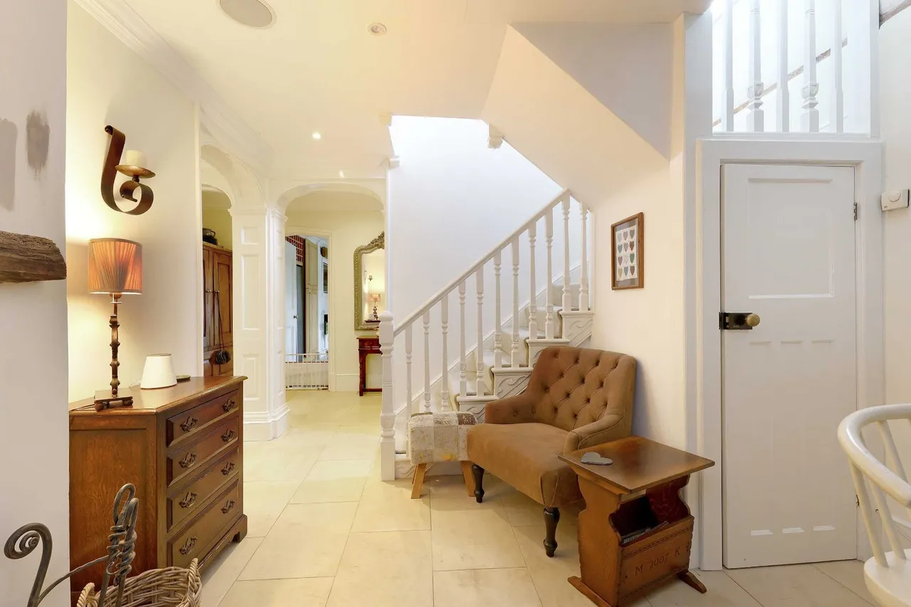 Aylesbury End, Beaconsfield, HP9, photo 11