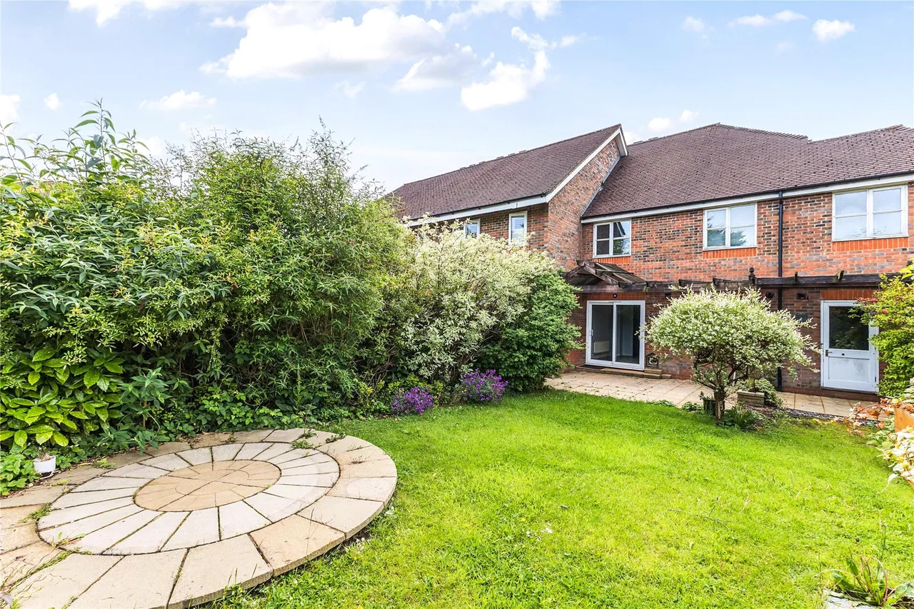 Royal Huts Avenue, Hindhead, GU26, photo 7