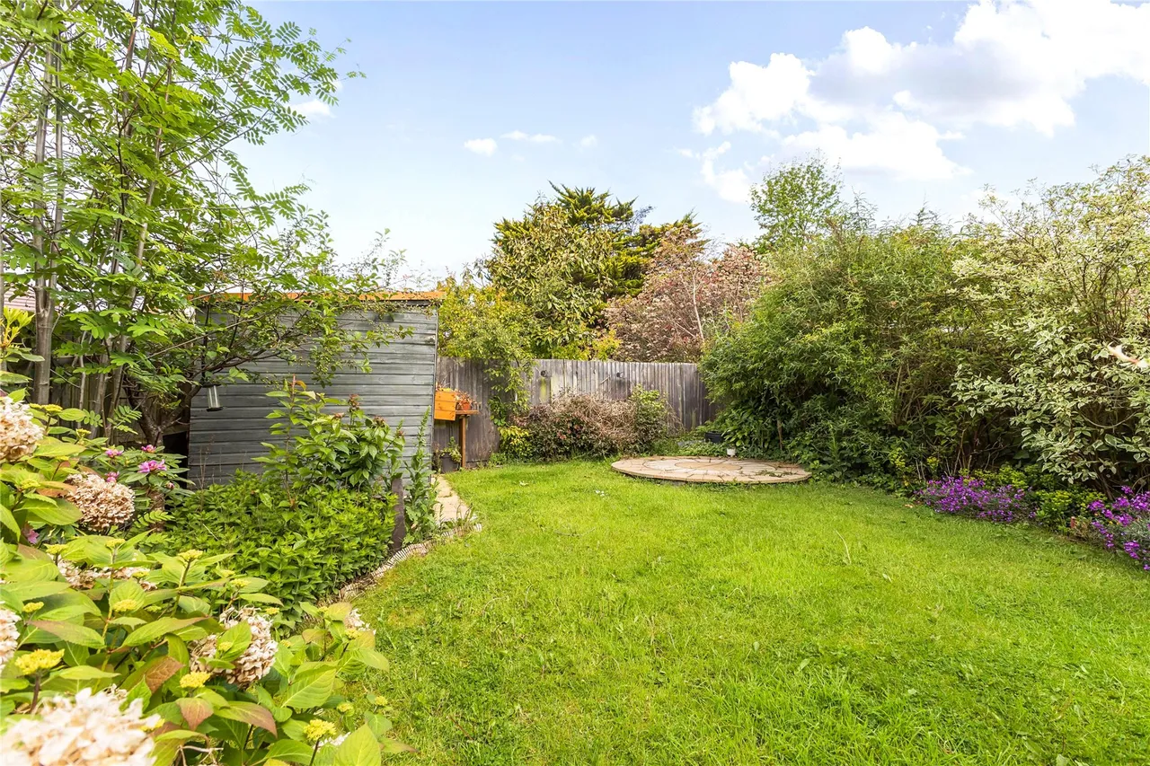Royal Huts Avenue, Hindhead, GU26, photo 6