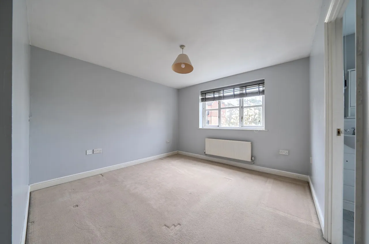 Royal Huts Avenue, Hindhead, GU26, photo 10