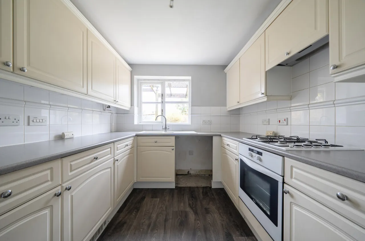 Royal Huts Avenue, Hindhead, GU26, photo 5
