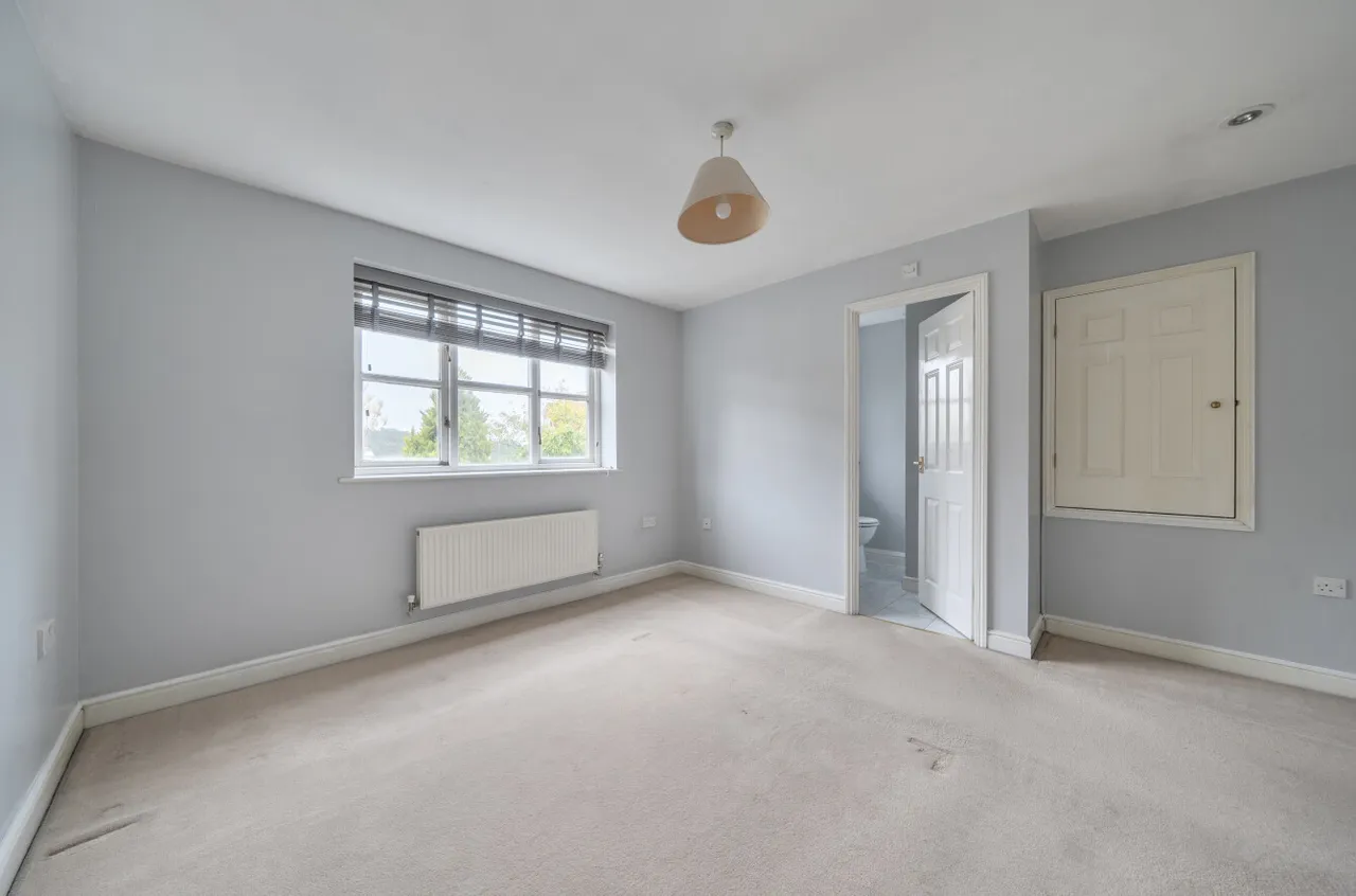 Royal Huts Avenue, Hindhead, GU26, photo 11
