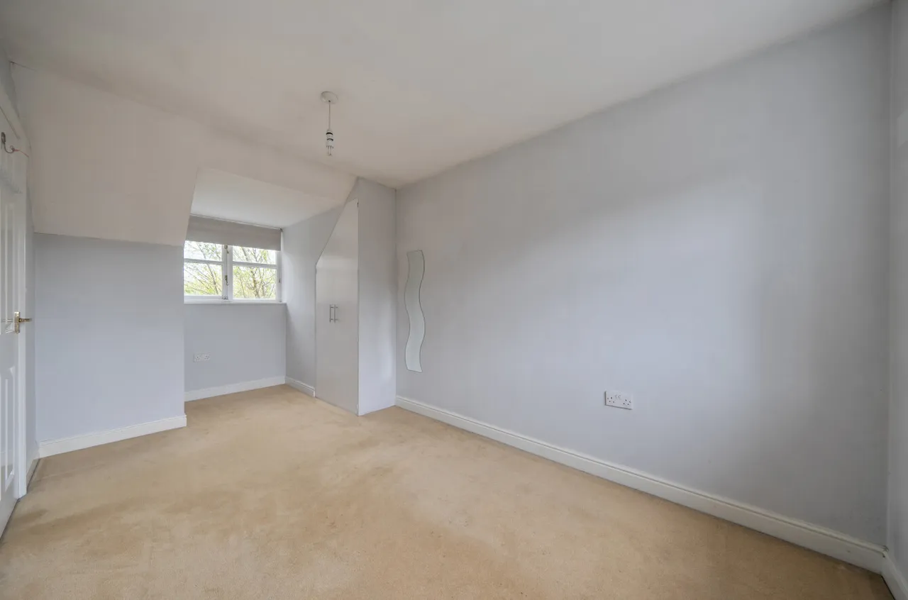 Royal Huts Avenue, Hindhead, GU26, photo 13