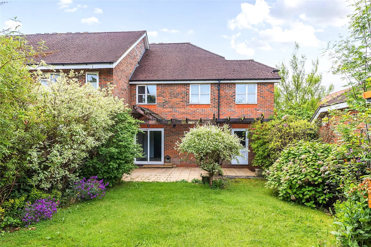 Royal Huts Avenue, Hindhead, GU26, photo 18