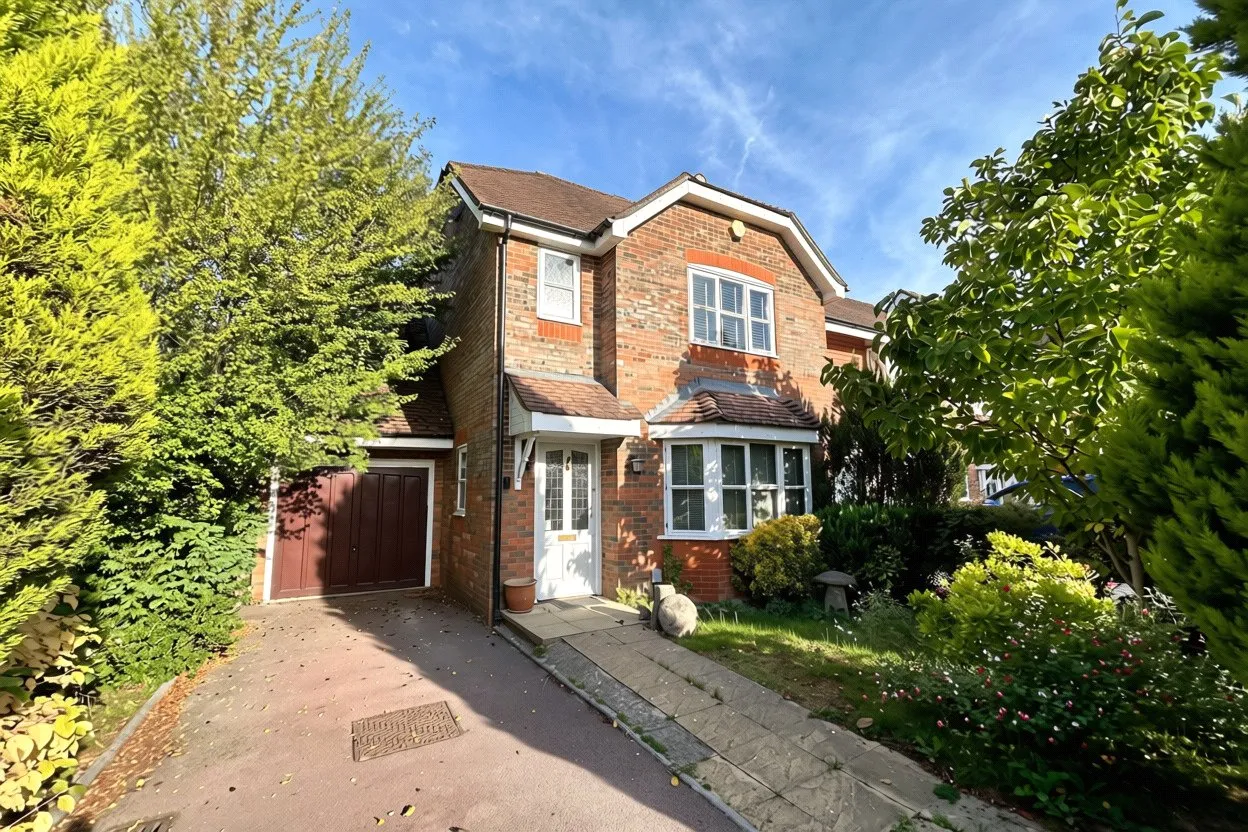 4 bed house for sale, Royal Huts Avenue, Hindhead, GU26