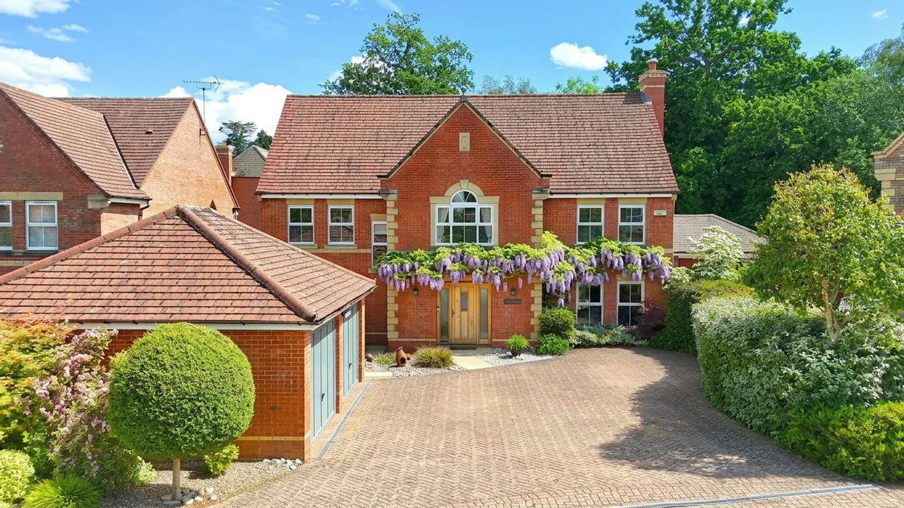 5 bed house for sale, Woodlands Close, Oadby, LE2