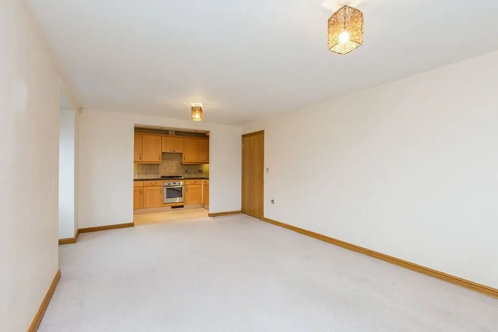 Moat House, Marine Approach, Cheshire, CW8, photo 2