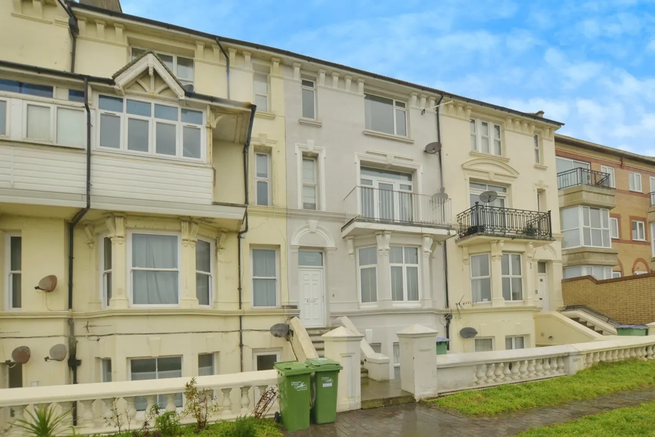 2 bed flat for sale — Marine Parade, Littlestone, Kent, TN28