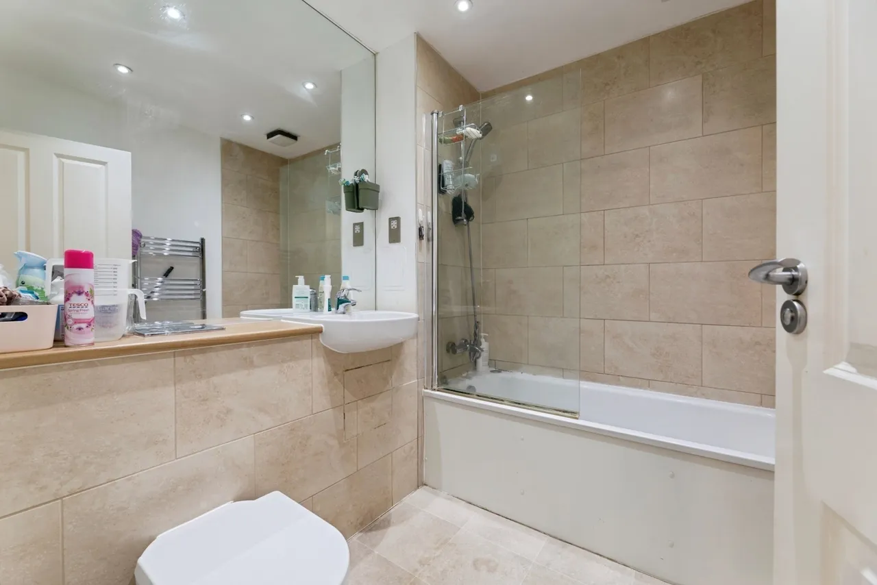 New Mossford Way, ILFORD, Essex, IG6, photo 4