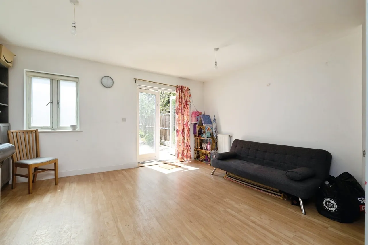 New Mossford Way, ILFORD, Essex, IG6, photo 6