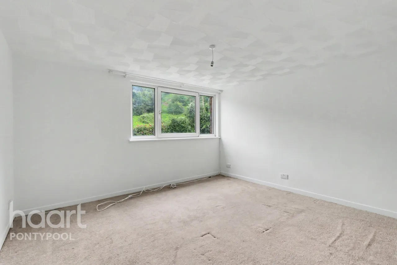 Viaduct Court, Pontypool, NP4, photo 4