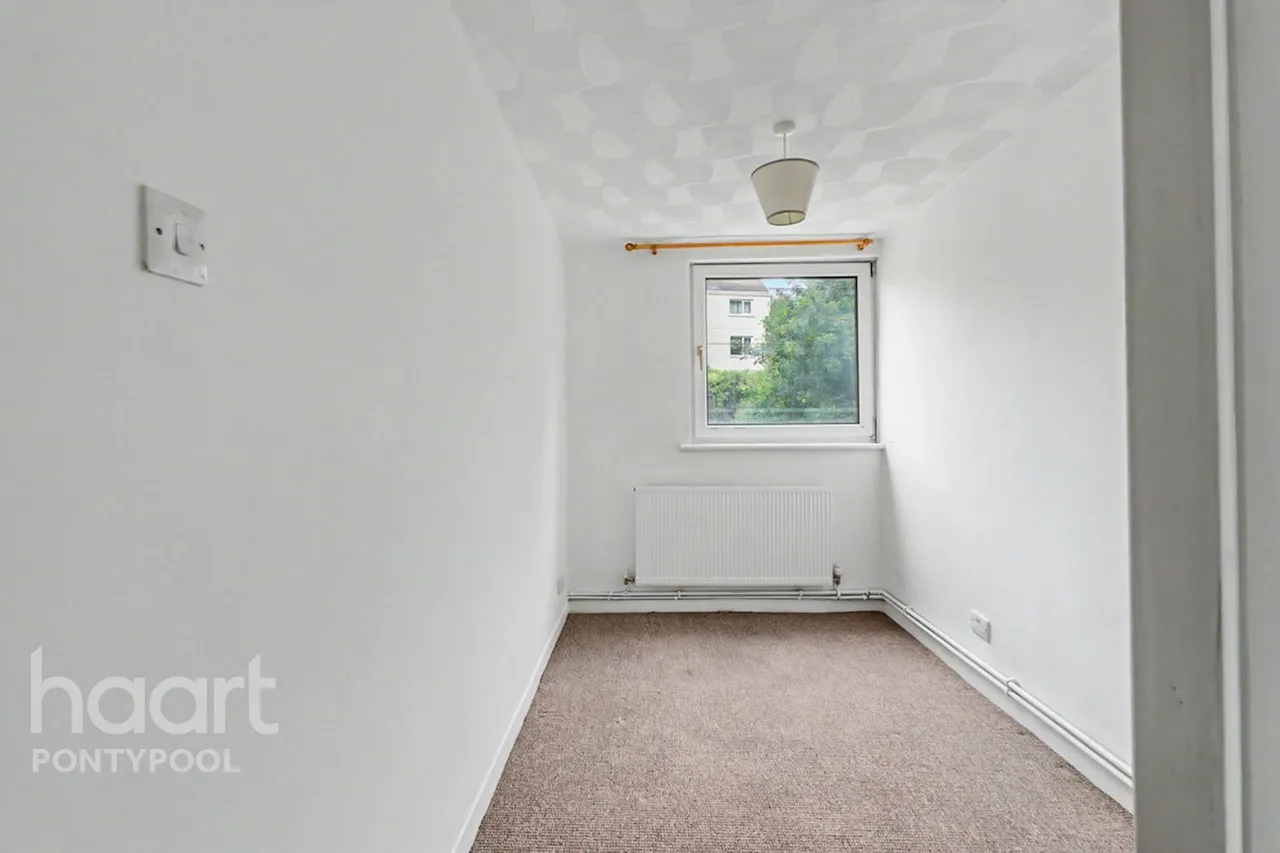 Viaduct Court, Pontypool, NP4, photo 7