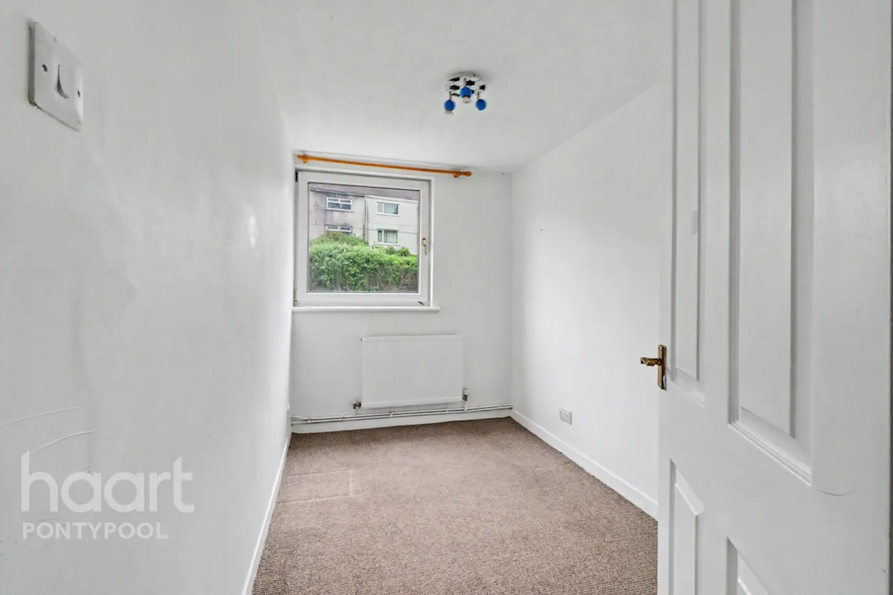 Viaduct Court, Pontypool, NP4, photo 8