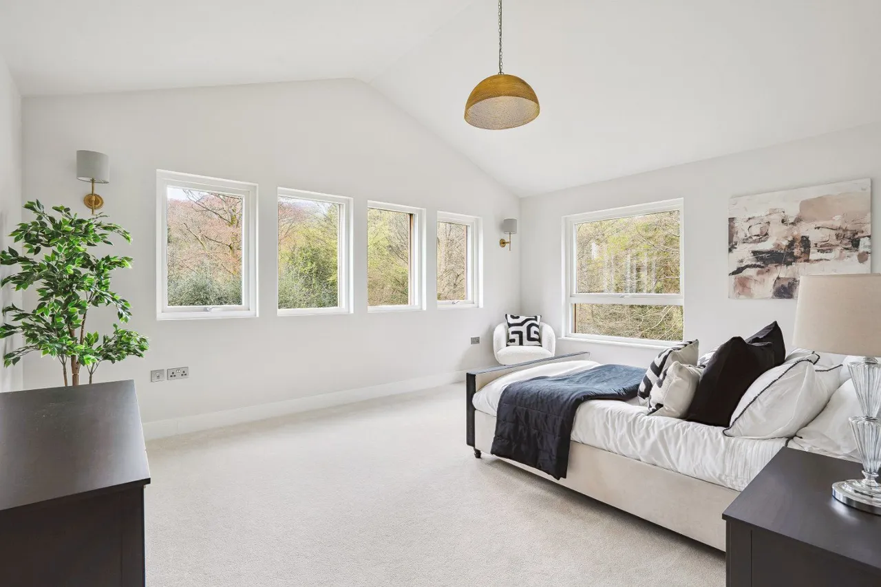 Whitmore Vale Road, Hindhead, Surrey, GU26 6JA, photo 10