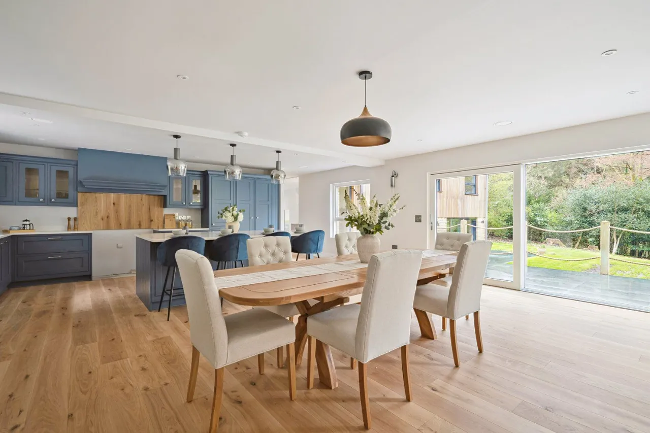 Whitmore Vale Road, Hindhead, Surrey, GU26 6JA, photo 4