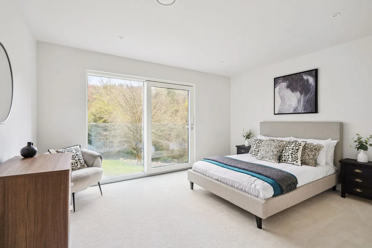Whitmore Vale Road, Hindhead, Surrey, GU26 6JA, photo 12