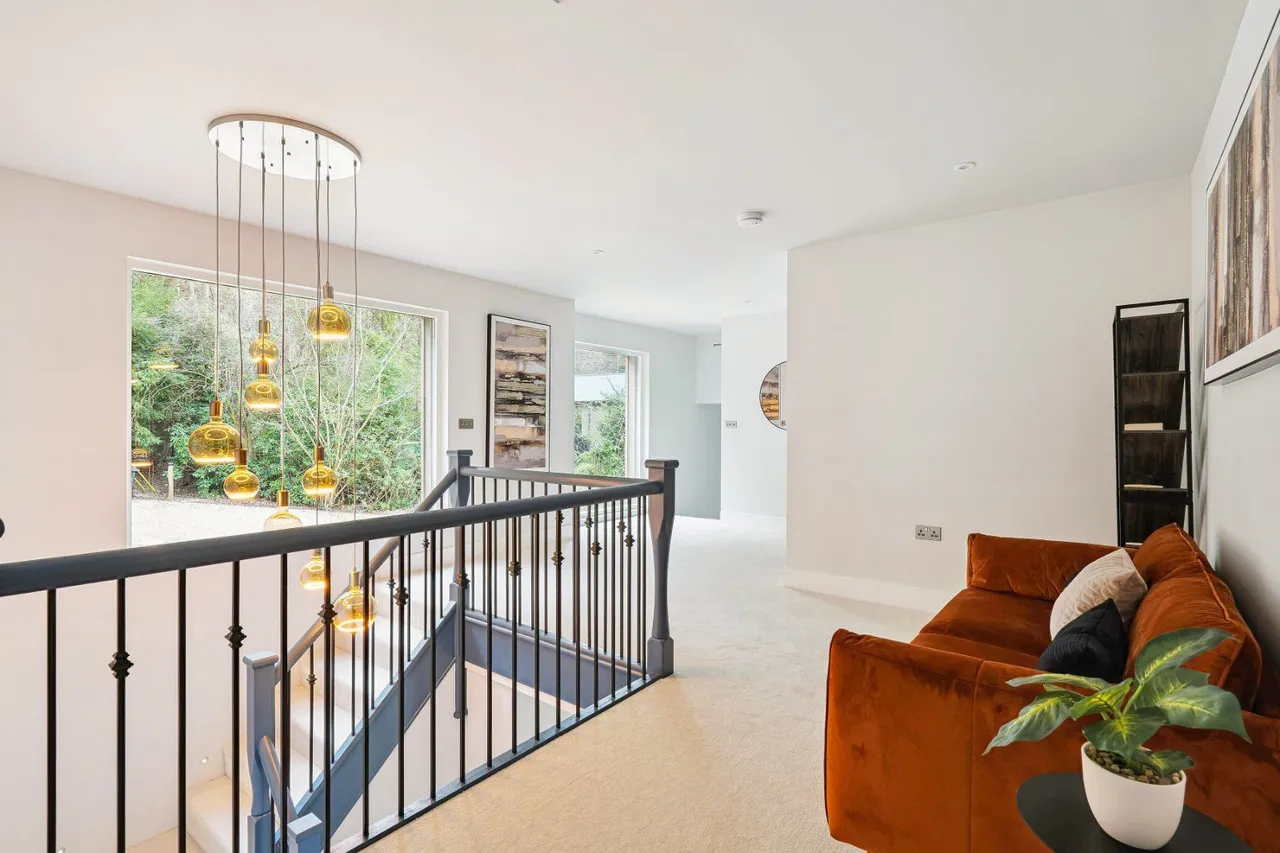 Whitmore Vale Road, Hindhead, Surrey, GU26 6JA, photo 9
