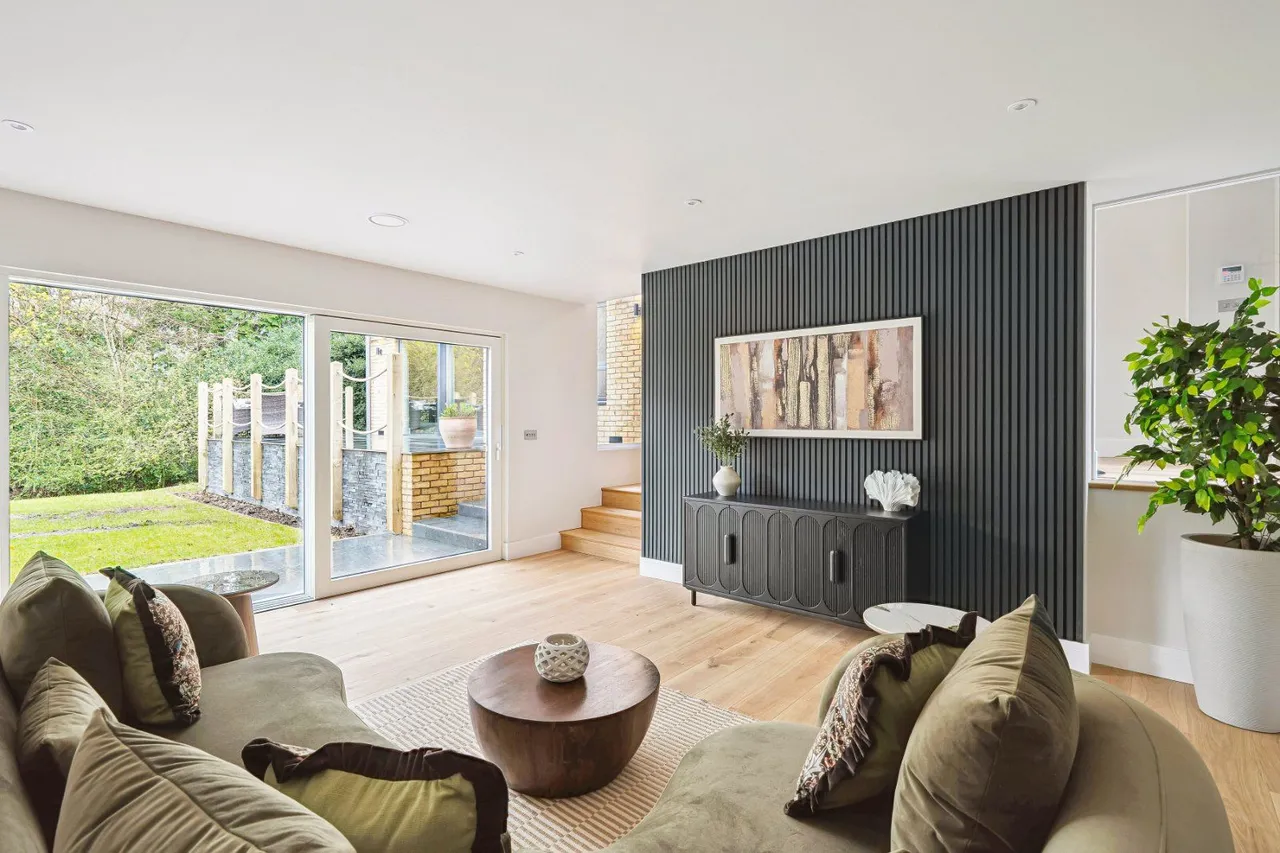 Whitmore Vale Road, Hindhead, Surrey, GU26 6JA, photo 6