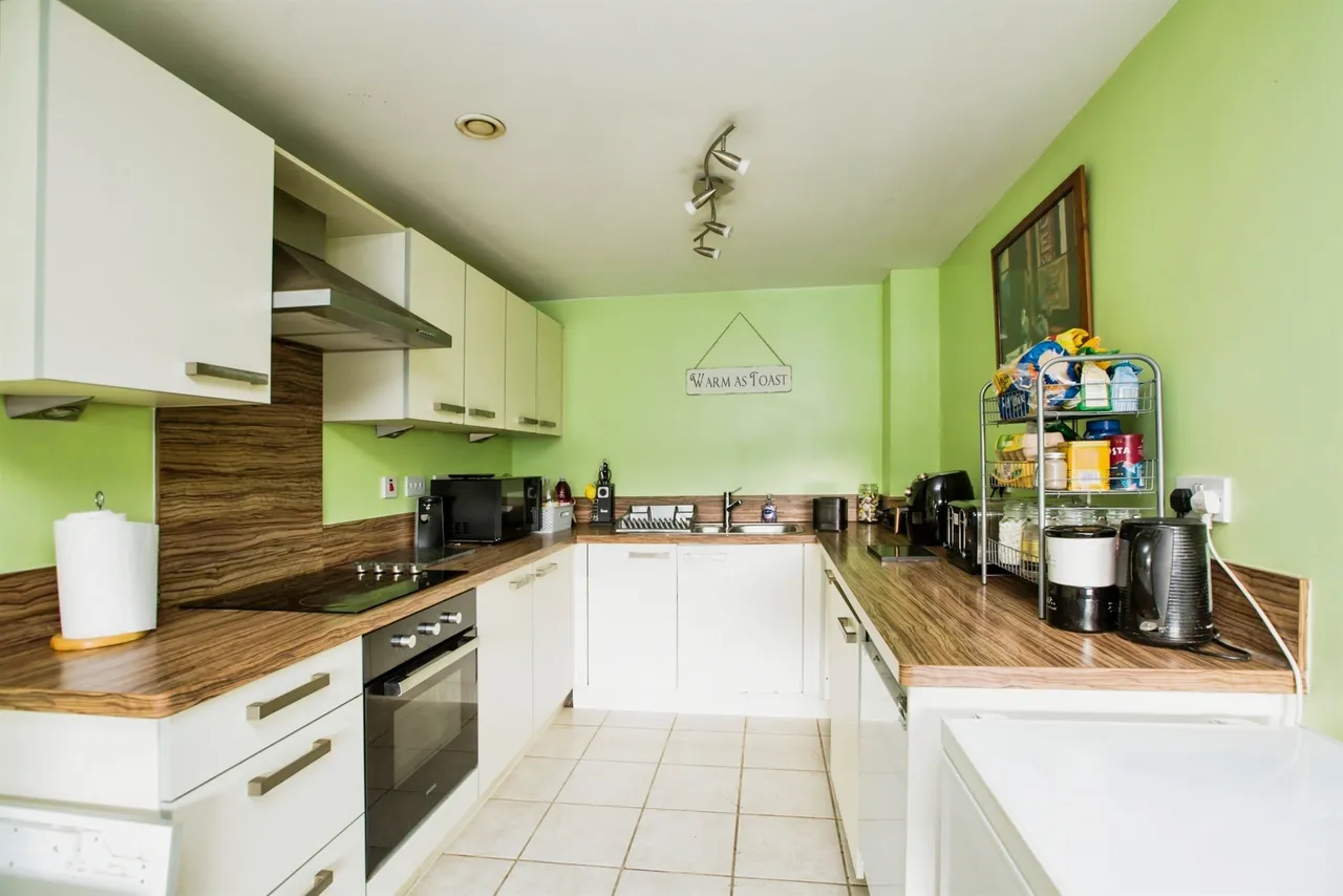 Dewsbury Road, Elland, HX5, photo 3