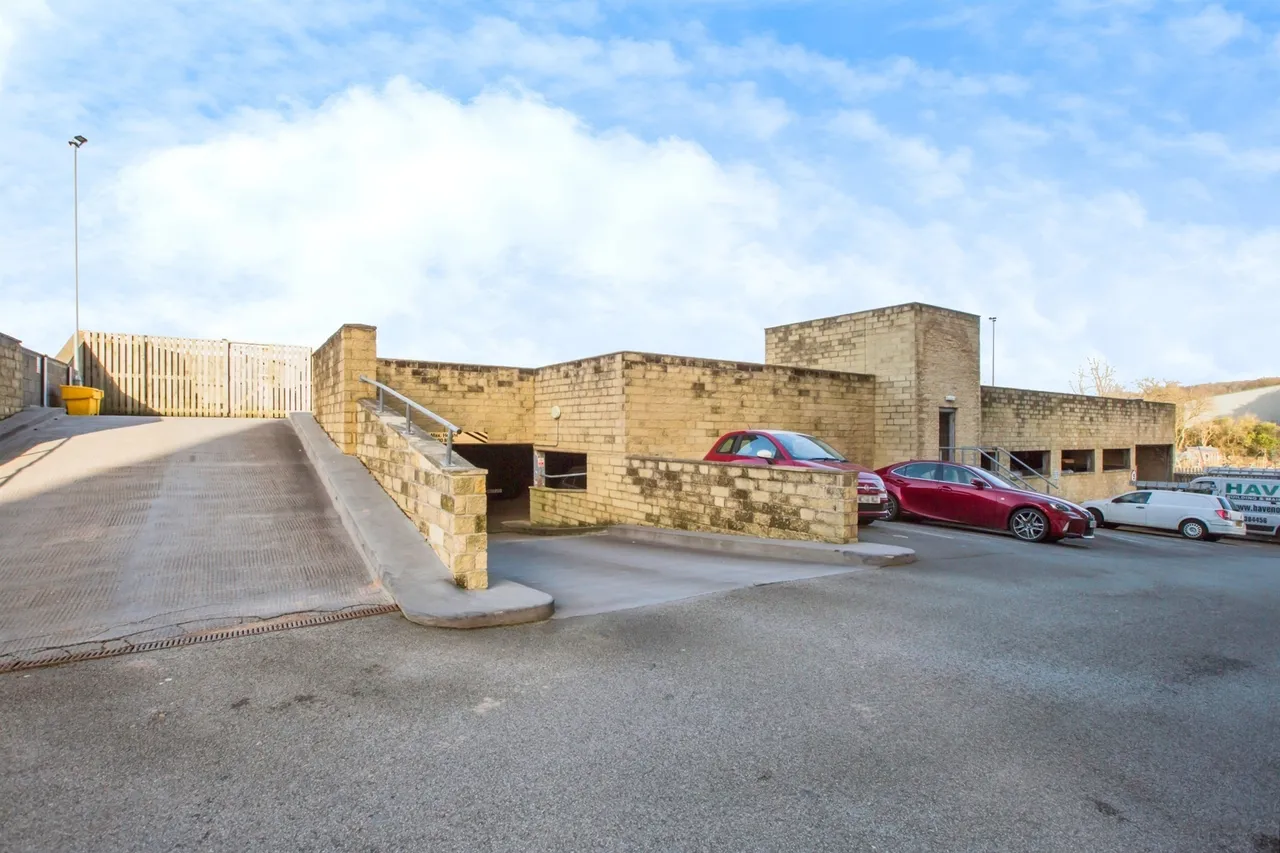 Dewsbury Road, Elland, HX5, photo 14