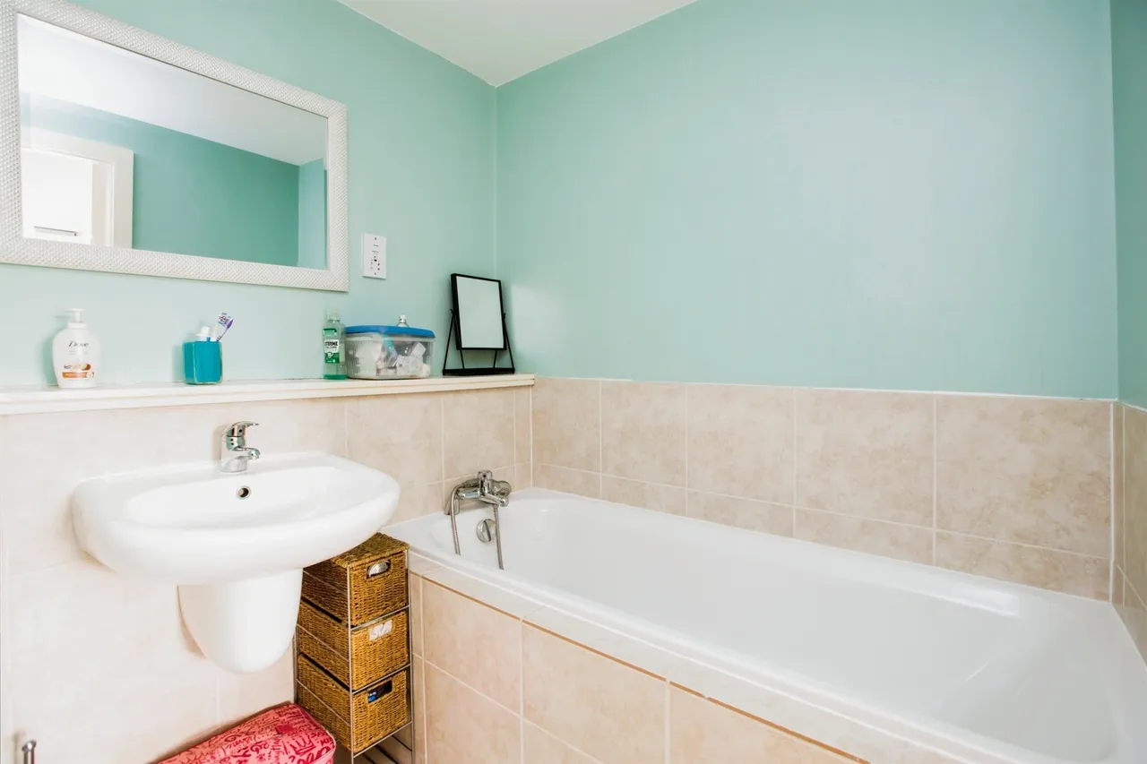 Dewsbury Road, Elland, HX5, photo 17
