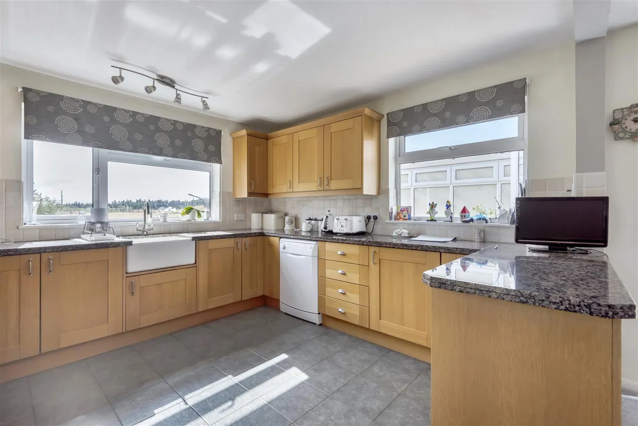 Studley Lane, Studley, SN11, photo 5
