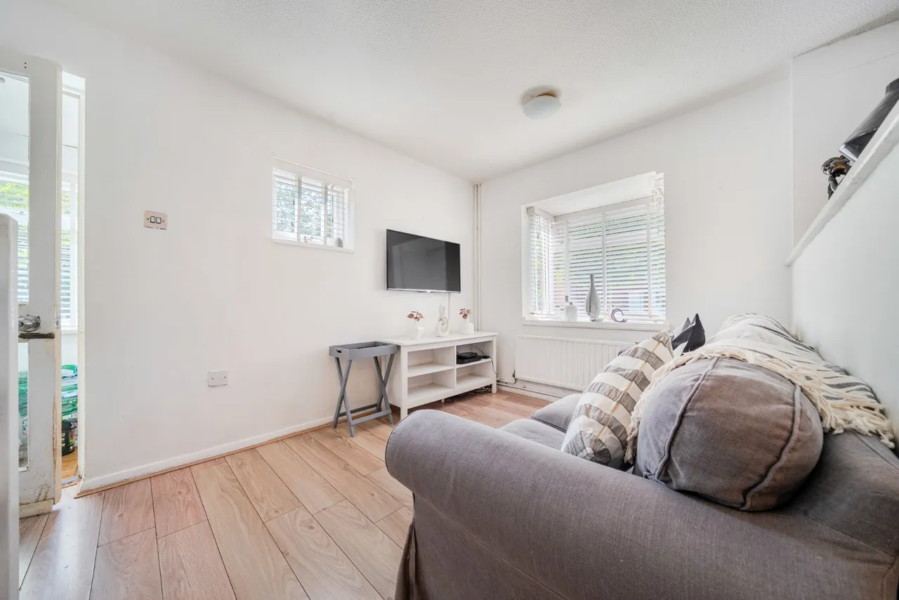 Globe Pond Road, Canada Water, London, SE16, photo 2