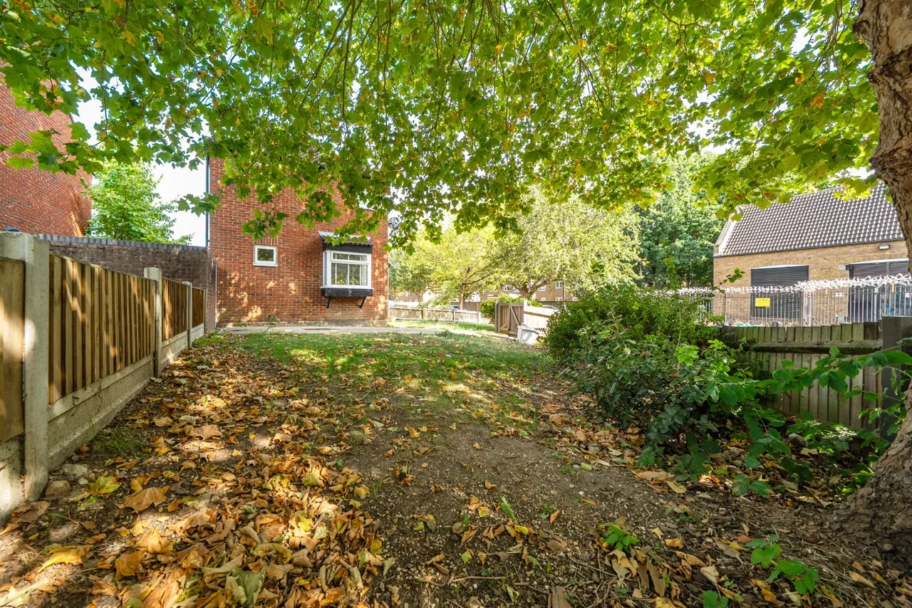 Globe Pond Road, Canada Water, London, SE16, photo 5