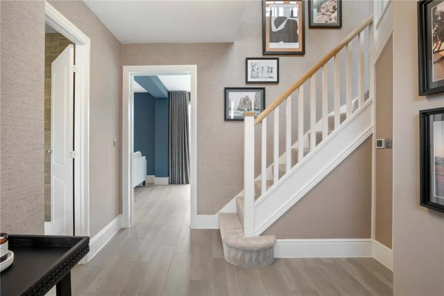 with 3 bedrooms in Radwinter Road, Saffron Walden, CB10, photo 7