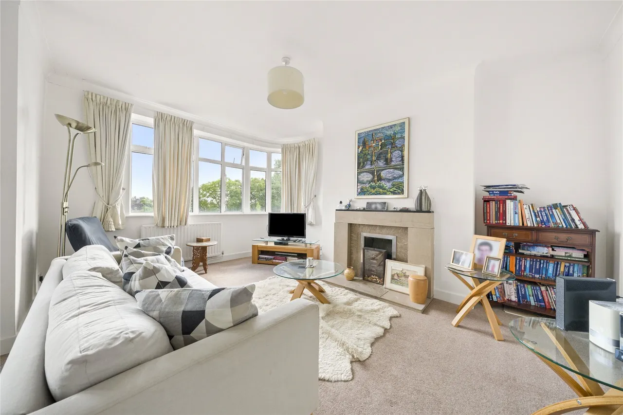 The Crescent, Surbiton, KT6, photo 2