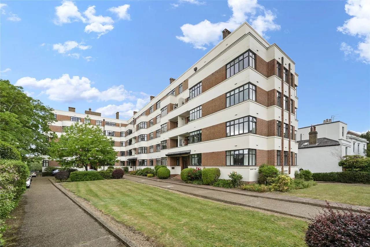 2 bed flat for sale — The Crescent, Surbiton, KT6