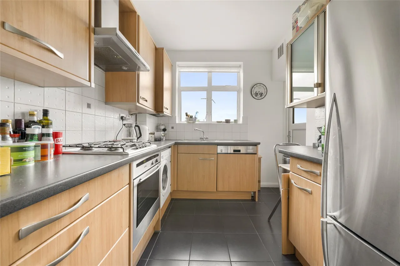 The Crescent, Surbiton, KT6, photo 3