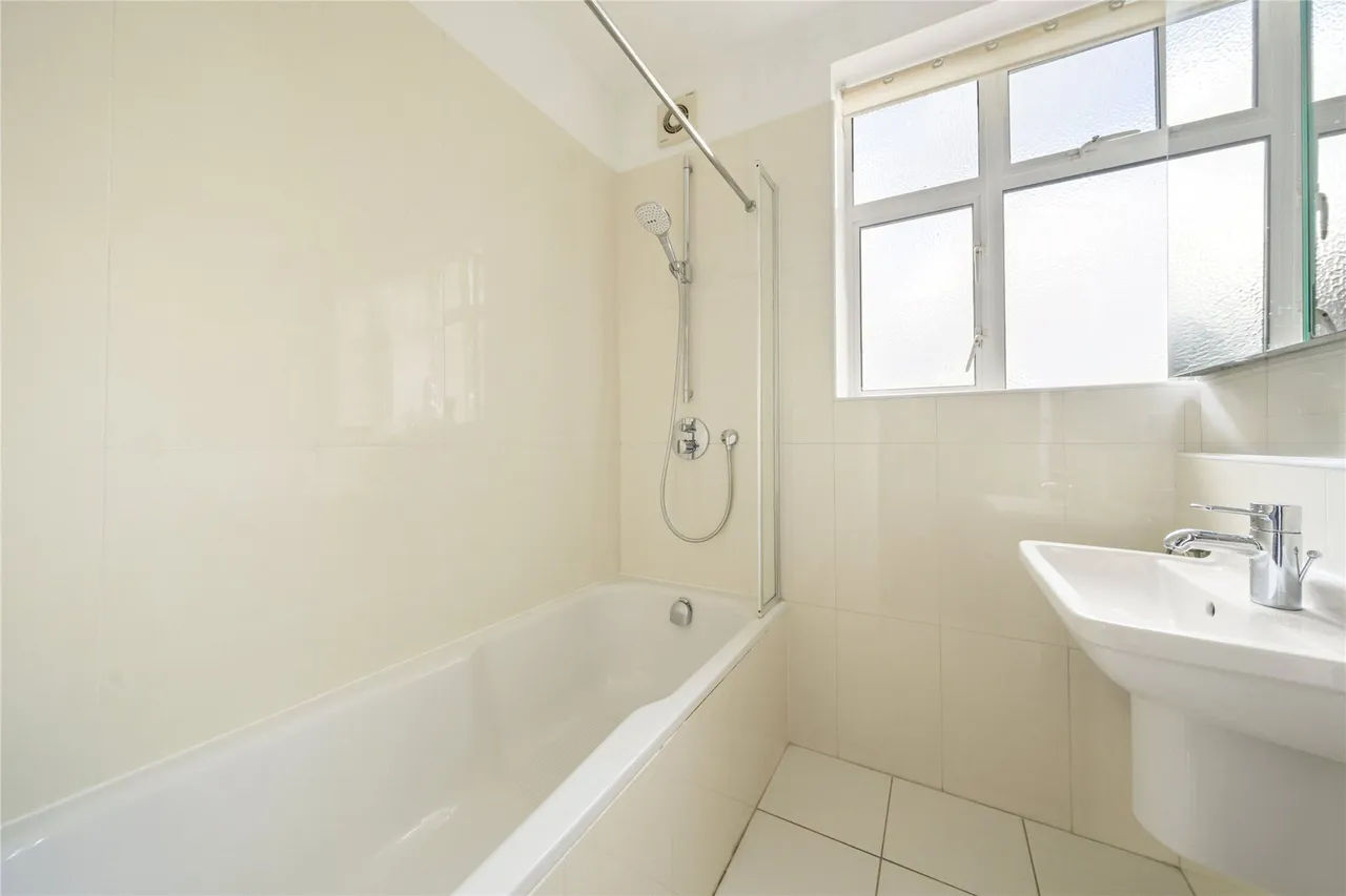 The Crescent, Surbiton, KT6, photo 8