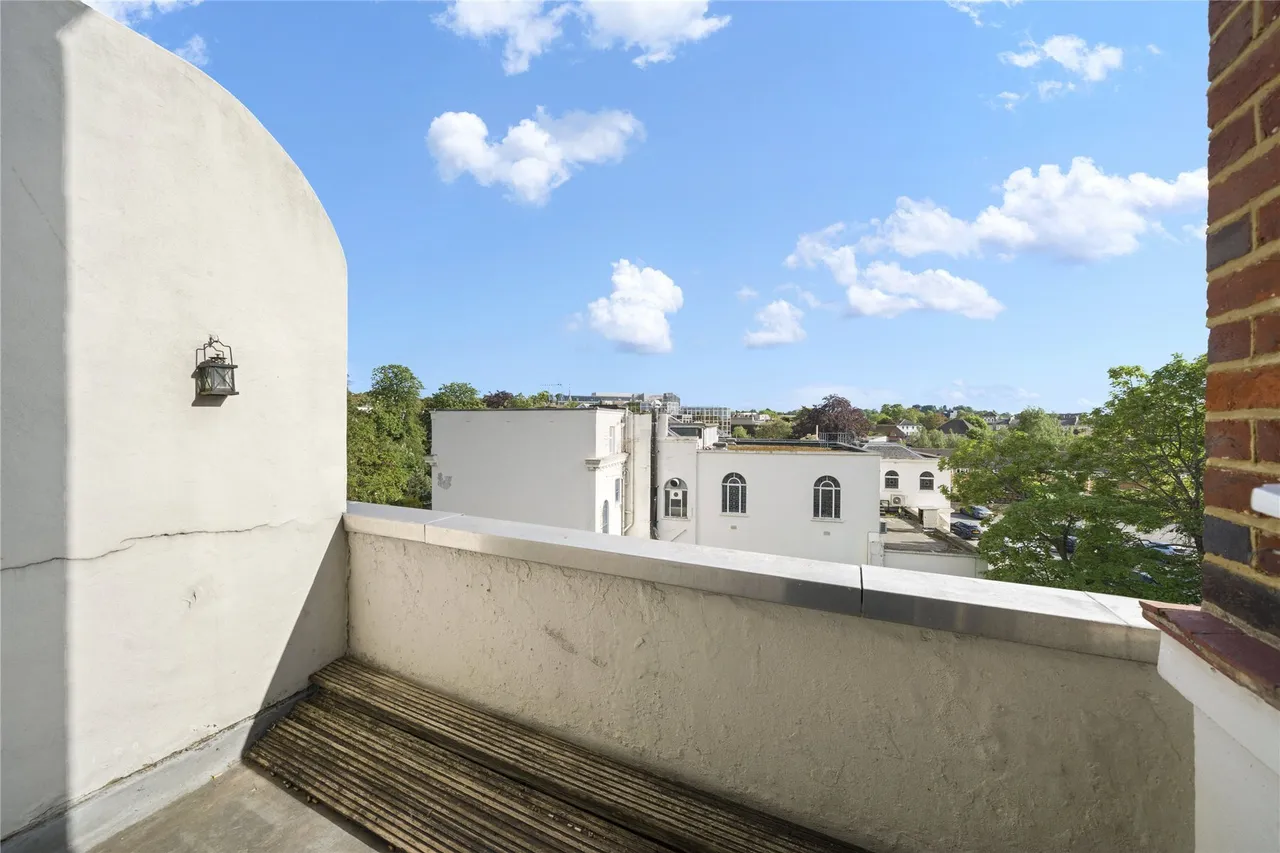 The Crescent, Surbiton, KT6, photo 5