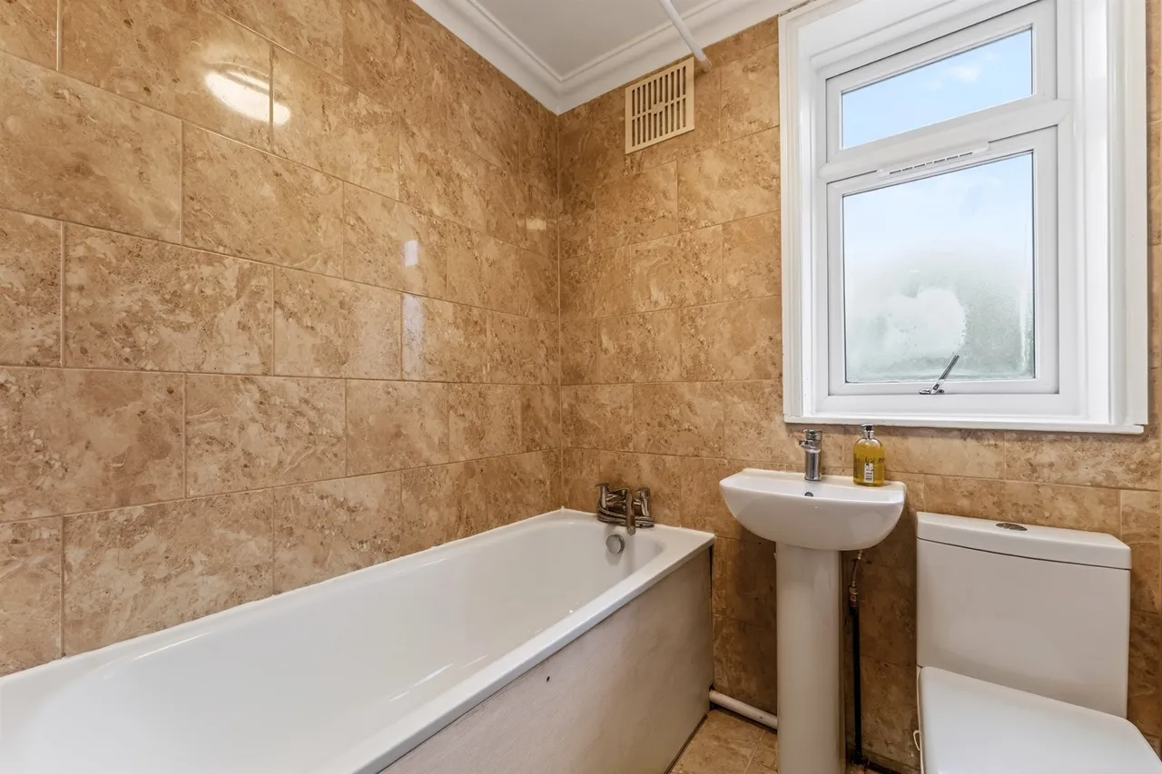 Bishopsford Road, Morden, SM4, photo 16