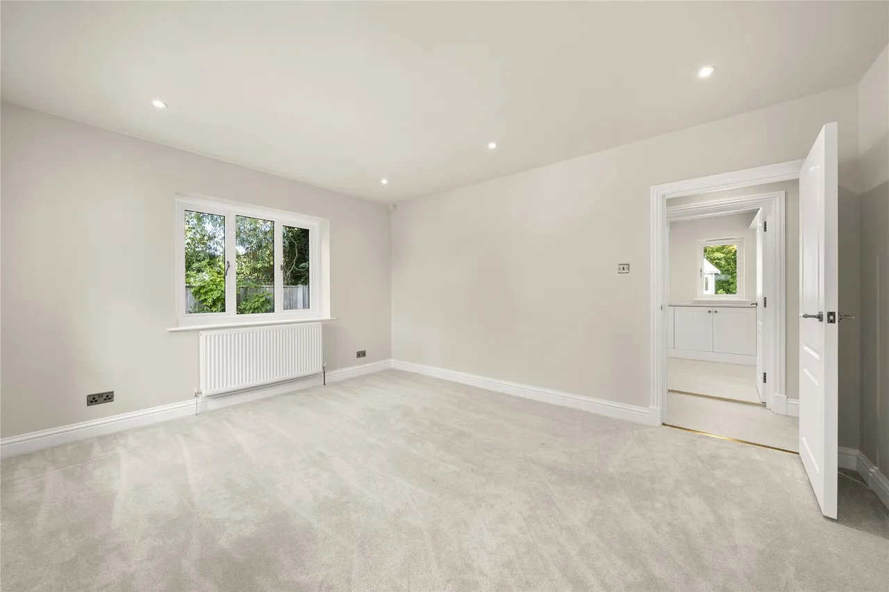 Chalk Lane, East Horsley, KT24, photo 9